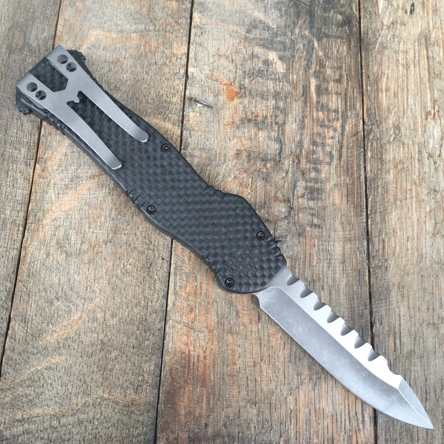 Heretic Knives Hydra Carbon Fiber (Blue Ano Button) 4 Heretic Knives Hydra Carbon Fiber (Blue Ano Button) - Image 2